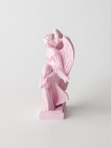 Imagem do Anjo da Guarda em pó de pedra natural, feita à mão, para menina.