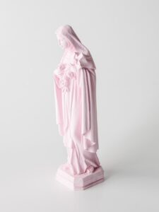 Santa Teresa feita à mão, colorida mas sem o uso de pintura.